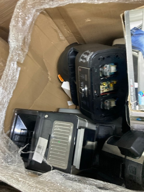 Lot 107  
            Nottingham SR1 - Delivery or Collection 

                
PALLET OF VARIOUS SMALL KITCHEN APPLIANCES (SMALL APPLIANCES 04/12/2025) - Image 3