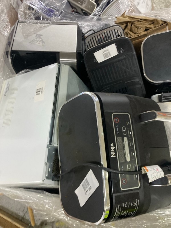 Lot 110  
            Nottingham SR1 - Delivery or Collection 

                
PALLET OF VARIOUS SMALL KITCHEN APPLIANCES (SMALL APPLIANCES 05/12/2025) - Image 3