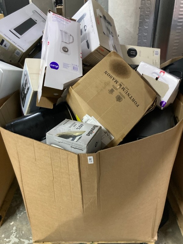 Lot 118  
            Nottingham SR1 - Delivery or Collection 

                
PALLET OF VARIOUS SMALL KITCHEN APPLIANCES