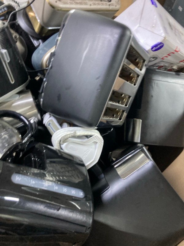 Lot 120  
            Nottingham SR1 - Delivery or Collection 

                
PALLET OF VARIOUS SMALL KITCHEN APPLIANCES - Image 4