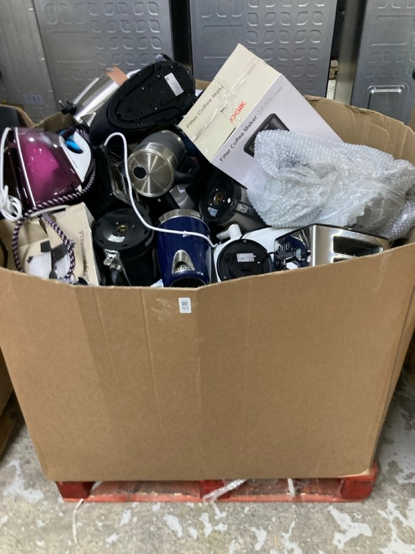 Lot 121  
            Nottingham SR1 - Delivery or Collection 

                
PALLET OF VARIOUS SMALL KITCHEN APPLIANCES