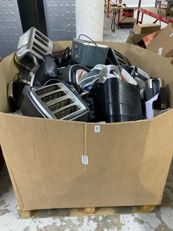 Lot 122  
            Nottingham SR1 - Delivery or Collection 

                
PALLET OF VARIOUS SMALL KITCHEN APPLIANCES