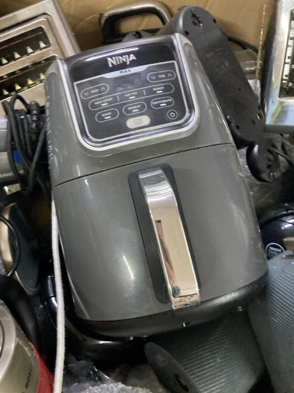 Lot 122  
            Nottingham SR1 - Delivery or Collection 

                
PALLET OF VARIOUS SMALL KITCHEN APPLIANCES - Image 4