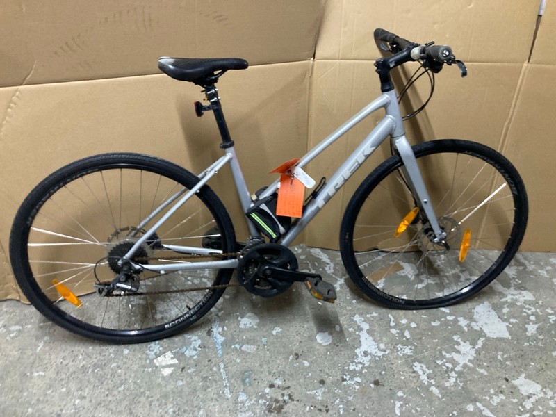 Lot 132  
            Nottingham SR1 - Collection Only 

                
TREK HYBRID BIKE - MPSS03268971 (COLLECTION ONLY)