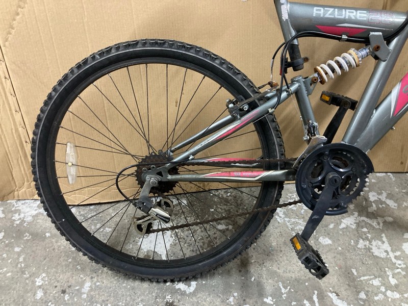 Lot 137  
            Nottingham SR1 - Collection Only 

                
SCHWINN AZURE 26 MOUNTAIN BIKE - MPSS01062892 (COLLECTION ONLY)