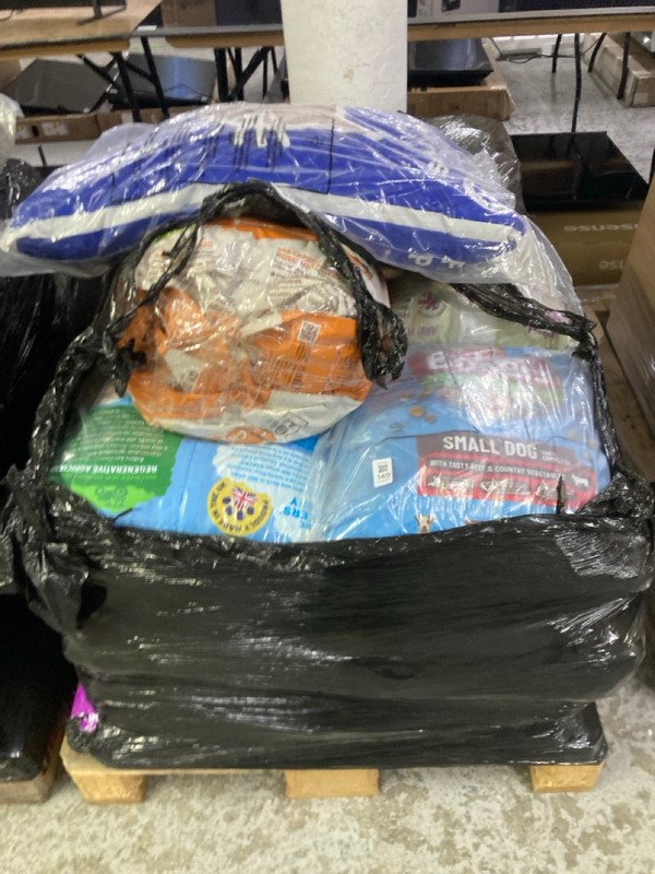 Lot 149  
            Nottingham SR1 - Delivery or Collection 

                
PALLET OF PET PRODUCTS INC. BAKERS SMALL DOGS FOOD - BEST BEFORE: 04/2027