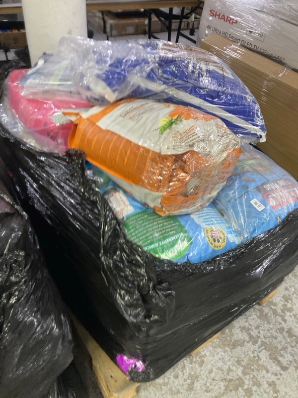 Lot 149  
            Nottingham SR1 - Delivery or Collection 

                
PALLET OF PET PRODUCTS INC. BAKERS SMALL DOGS FOOD - BEST BEFORE: 04/2027 - Image 3