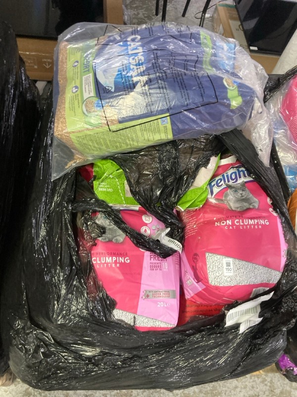 Lot 150  
            Nottingham SR1 - Delivery or Collection 

                
PALLET OF PET PRODUCTS INC. BACK 2 NATURE SMALL ANIMAL BEDDING & LITTER