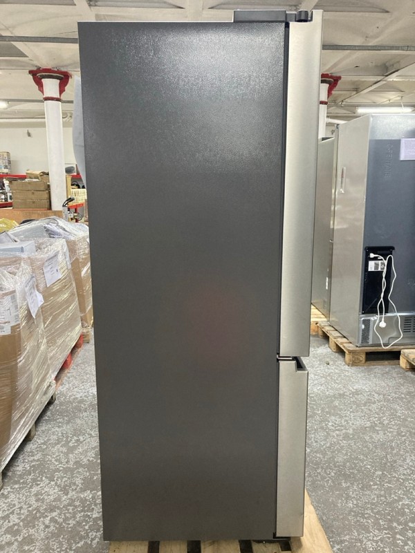 Lot 85  
            Nottingham SR1 - Delivery or Collection 

                
HISENSE AMERICAN FRIDGE FREEZER MODEL: RF815N4SESE - ORIGINAL RRP.£929 - Image 5