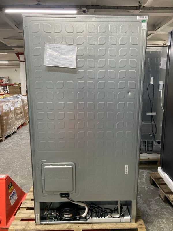 Lot 92  
            Nottingham SR1 - Delivery or Collection 

                
LOGIK AMERICAN FRIDGE FREEZER MODEL: LSBSX23 - ORIGINAL RRP.£519 - Image 3