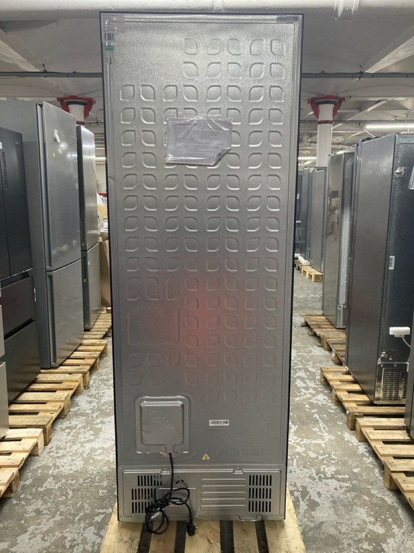 Lot 96  
            Nottingham SR1 - Delivery or Collection 

                
HISENSE AMERICAN STYLE FRIDGE FREEZER MODEL: RF632N4WFE - ORIGINAL RRP.£799 - Image 3