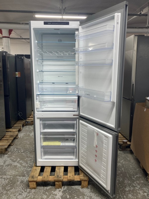 Lot 99  
            Nottingham SR1 - Delivery or Collection 

                
BOSCH SERIES 4 TALL FRIDGE FREEZER MODEL: KGN492LDFG - ORIGINAL RRP.£899 - Image 2