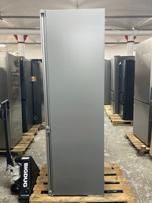 Lot 99  
            Nottingham SR1 - Delivery or Collection 

                
BOSCH SERIES 4 TALL FRIDGE FREEZER MODEL: KGN492LDFG - ORIGINAL RRP.£899 - Image 4