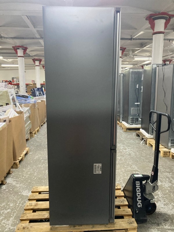 Lot 99  
            Nottingham SR1 - Delivery or Collection 

                
BOSCH SERIES 4 TALL FRIDGE FREEZER MODEL: KGN492LDFG - ORIGINAL RRP.£899 - Image 5