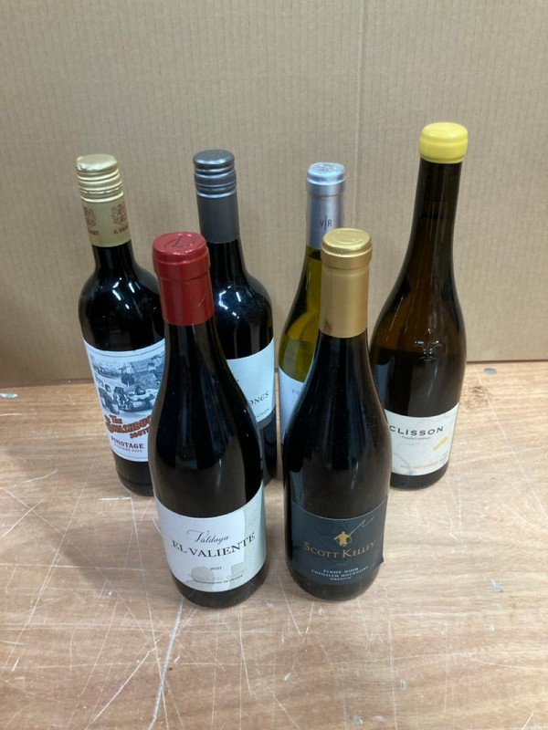 Lot 105  
            Nottingham SR8 - Collection Only 

                
QTY OF WINES TO INCLUDE CHAMPAGNE- 18+ ID REQUIRED  - COLLECTION ONLY