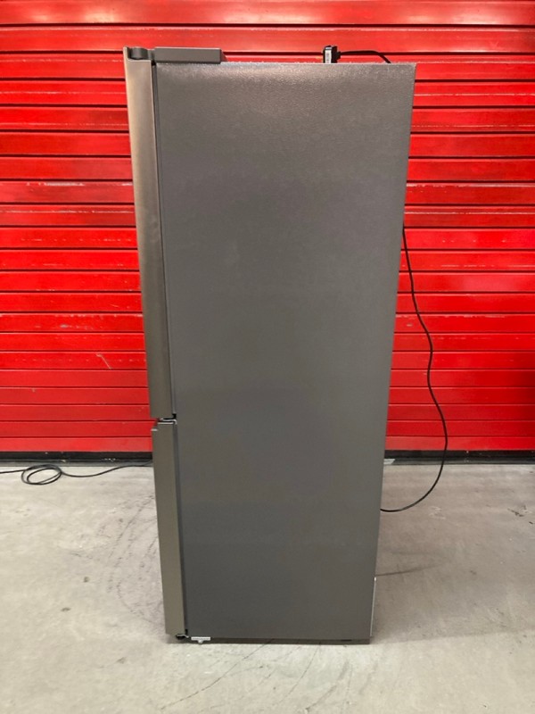 Lot 10  
            Nottingham SR8 - Delivery Or Collection 

                
HISENSE FRIDGE FREEZER. MODEL: RQ5P470SAID. ORIGINAL RRP: £849 - Image 4