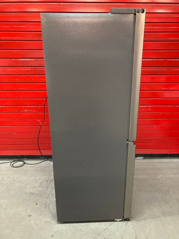 Lot 10  
            Nottingham SR8 - Delivery Or Collection 

                
HISENSE FRIDGE FREEZER. MODEL: RQ5P470SAID. ORIGINAL RRP: £849 - Image 6