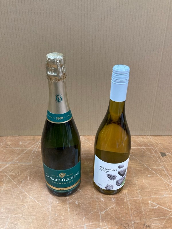 Lot 110  
            Nottingham SR8 - Collection Only 

                
QTY OF WINES TO INCLUDE CABERNET SAUVIGNON- 18+ ID REQUIRED  - COLLECTION ONLY