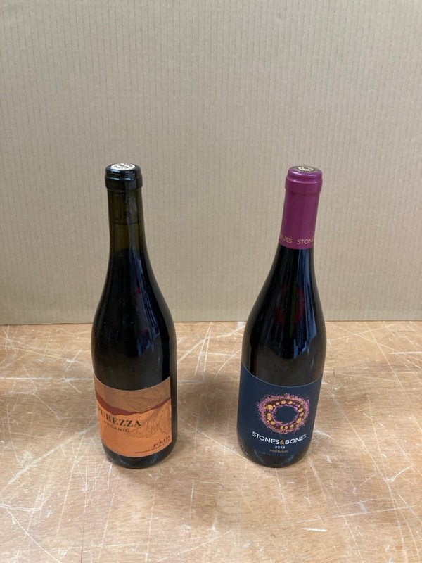 Lot 112  
            Nottingham SR8 - Collection Only 

                
QTY OF WINES TO INCLUDE MERLOT- 18+ ID REQUIRED  - COLLECTION ONLY