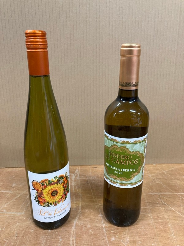 Lot 115  
            Nottingham SR8 - Collection Only 

                
QTY OF ALCOHOLIC DRINKS TO INCLUDE BLACKSHORE STOUT- 18+ ID REQUIRED  - COLLECTIO...