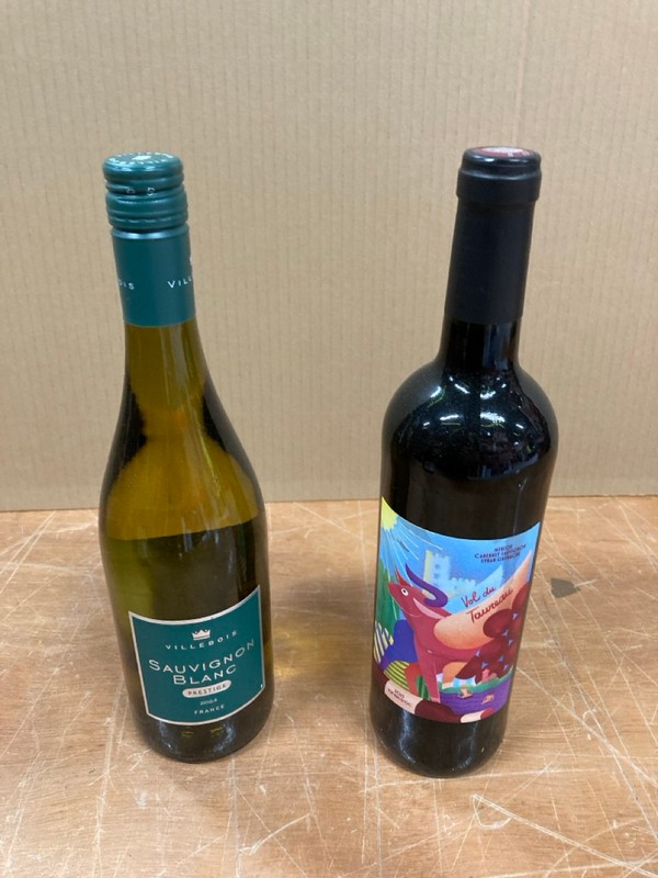 Lot 130  
            Nottingham SR8 - Collection Only 

                
QTY OF WINES  WINES TO INCLUDE SAUVIGNON BLANC- 18+ ID REQUIRED  - COLLECTION ONLY