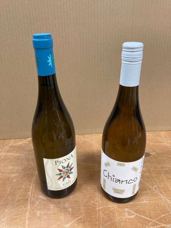 Lot 130  
            Nottingham SR8 - Collection Only 

                
QTY OF WINES  WINES TO INCLUDE SAUVIGNON BLANC- 18+ ID REQUIRED  - COLLECTION ONLY