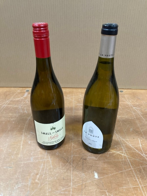 Lot 131  
            Nottingham SR8 - Collection Only 

                
QTY OF WINES  WINES TO INCLUDE SAUVIGNON BLANC- 18+ ID REQUIRED  - COLLECTION ONLY