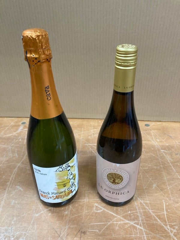 Lot 131  
            Nottingham SR8 - Collection Only 

                
QTY OF WINES  WINES TO INCLUDE SAUVIGNON BLANC- 18+ ID REQUIRED  - COLLECTION ONLY