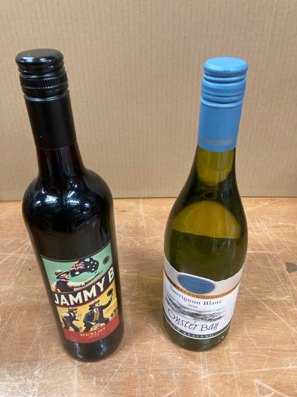 Lot 135  
            Nottingham SR8 - Collection Only 

                
QTY OF WINES TO INCLUDE MERLOT- 18+ ID REQUIRED  - COLLECTION ONLY - Image 4