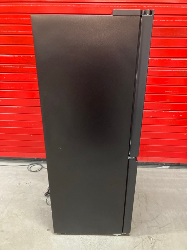 Lot 14  
            Nottingham SR8 - Delivery Or Collection 

                
HISENSE AMERICAN SMART FRIDGE FREEZER. MODEL: RQ5P470SMFE. ORIGINAL RRP: £599 - Image 6