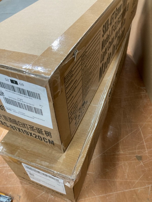 Lot 176  
            Nottingham SR8 - Delivery Or Collection 

                
2 X CHRISTMAS TREES