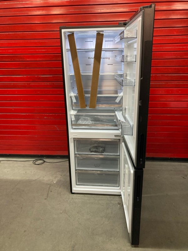 Lot 18  
            Nottingham SR8 - Delivery Or Collection 

                
HISENSE 60\40 FRIDGE FREEZER. MODEL: RB645N4BFE. ORIGINAL RRP: £649 - Image 2