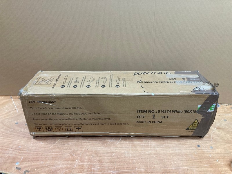 Lot 191  
            Nottingham SR8 - Delivery Or Collection 

                
90CM X 190CM MATTRESS