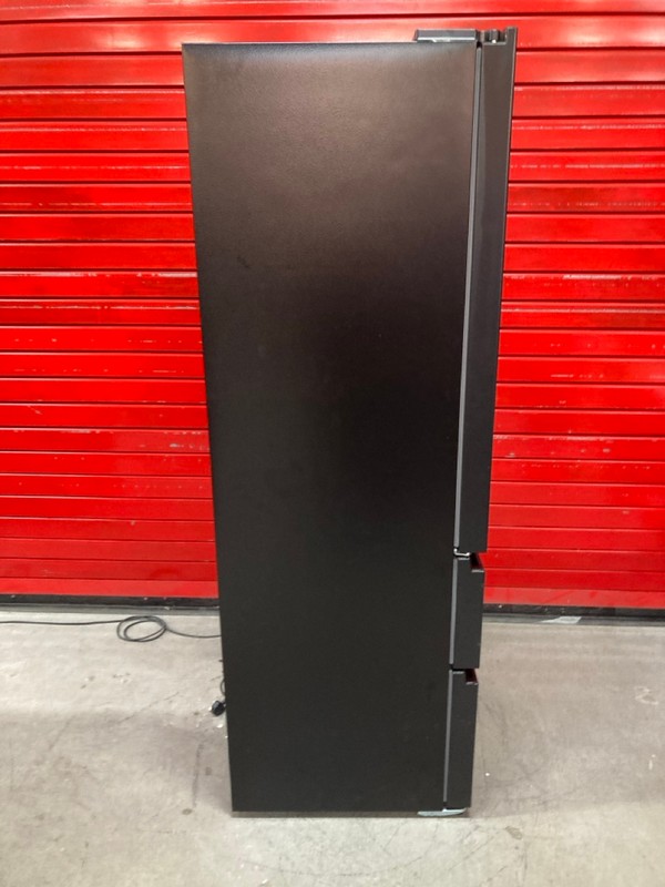 Lot 19  
            Nottingham SR8 - Delivery Or Collection 

                
HISENSE SLIM FRIDGE FREEZER. MODEL: RF632N4WFE. ORIGINAL RRP: £799 - Image 6