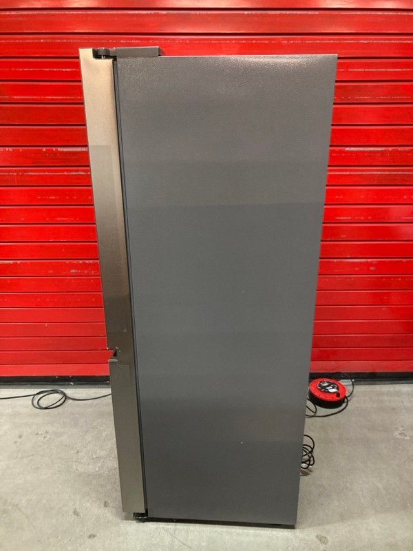Lot 1  
            Nottingham SR8 - Delivery Or Collection 

                
HISENSE  AMERICAN SMART FRIDGE FREEZER. GREY STAINLESS STEEL. MODEL: RS818N4TIE. ... - Image 4