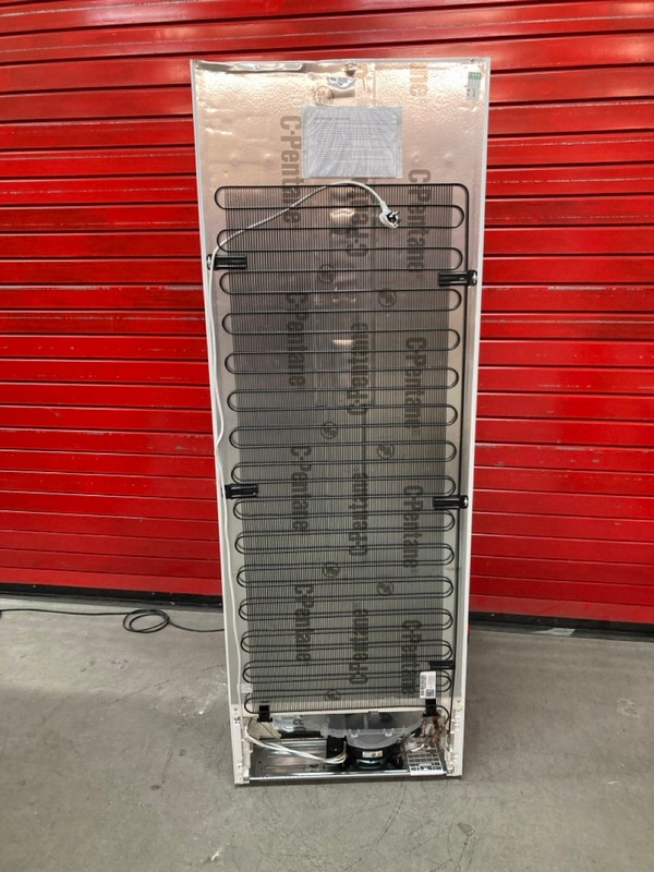 Lot 22  
            Nottingham SR8 - Delivery Or Collection 

                
BOSCH 70\30 FRIDGE FREEZER. MODEL: KGE49AWCAG. ORIGINAL RRP: £749 - Image 5