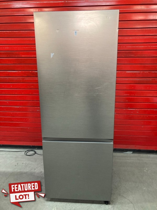 Lot 23  
            Nottingham SR8 - Delivery Or Collection 

                
SAMSUNG SERIES 8 SMART COMBI FRIDGE FREEZER. MODEL: RB53DG703CS9. ORIGINAL RRP: £...