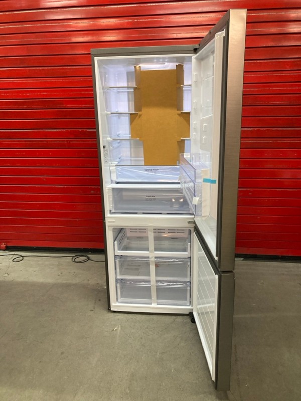 Lot 23  
            Nottingham SR8 - Delivery Or Collection 

                
SAMSUNG SERIES 8 SMART COMBI FRIDGE FREEZER. MODEL: RB53DG703CS9. ORIGINAL RRP: £...