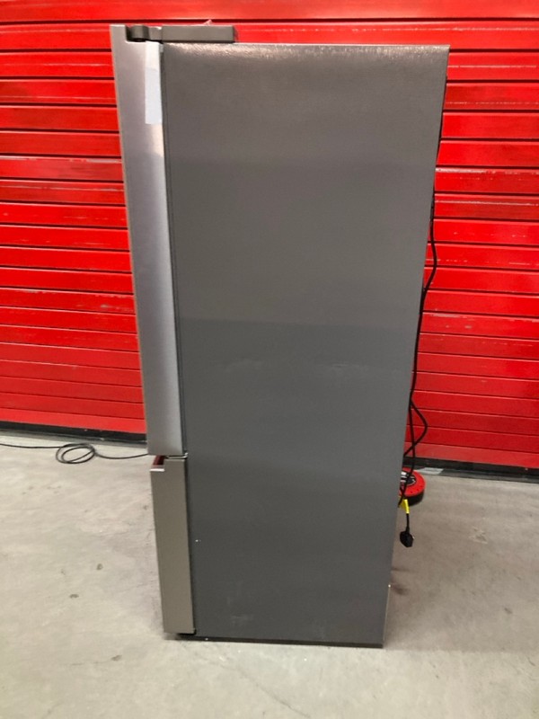 Lot 3  
            Nottingham SR8 - Delivery Or Collection 

                
HISENSE SMART FRIDGE FREEZER. STAINLESS STEEL. MODEL: RF815N4SESE. ORIGINAL RRP: ... - Image 4