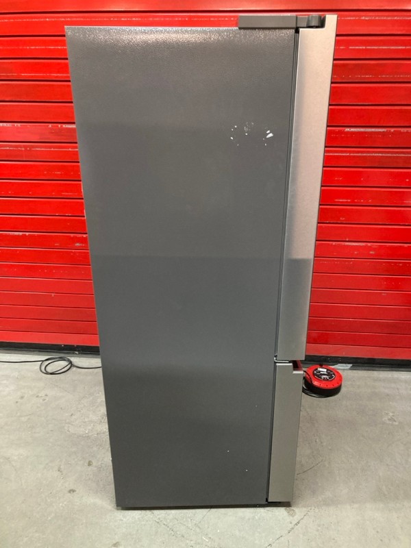 Lot 3  
            Nottingham SR8 - Delivery Or Collection 

                
HISENSE SMART FRIDGE FREEZER. STAINLESS STEEL. MODEL: RF815N4SESE. ORIGINAL RRP: ... - Image 6