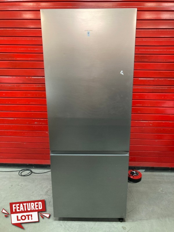 Lot 4  
            Nottingham SR8 - Delivery Or Collection 

                
SAMSUNG SERIES 8 SMART COMBI FRIDGE FREEZER. MODEL: RB53DG703CS9. ORIGINAL RRP: £...