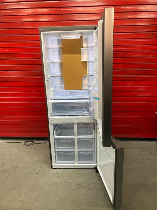 Lot 4  
            Nottingham SR8 - Delivery Or Collection 

                
SAMSUNG SERIES 8 SMART COMBI FRIDGE FREEZER. MODEL: RB53DG703CS9. ORIGINAL RRP: £...