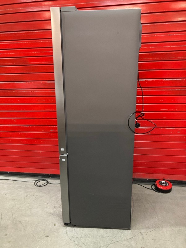 Lot 4  
            Nottingham SR8 - Delivery Or Collection 

                
SAMSUNG SERIES 8 SMART COMBI FRIDGE FREEZER. MODEL: RB53DG703CS9. ORIGINAL RRP: £...
