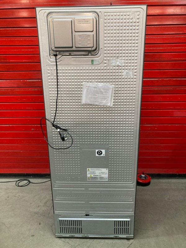 Lot 4  
            Nottingham SR8 - Delivery Or Collection 

                
SAMSUNG SERIES 8 SMART COMBI FRIDGE FREEZER. MODEL: RB53DG703CS9. ORIGINAL RRP: £...