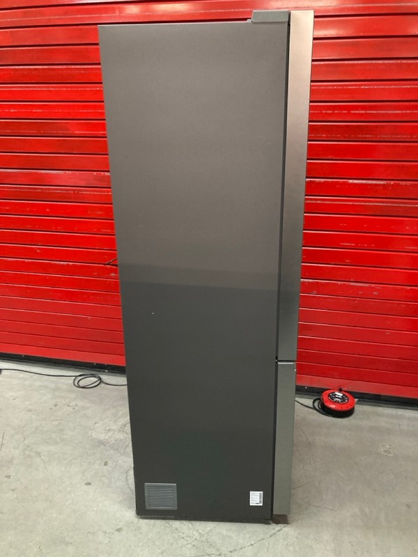 Lot 4  
            Nottingham SR8 - Delivery Or Collection 

                
SAMSUNG SERIES 8 SMART COMBI FRIDGE FREEZER. MODEL: RB53DG703CS9. ORIGINAL RRP: £...