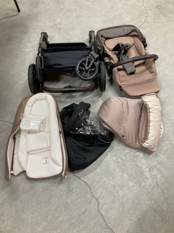 Lot 51  
            Nottingham SR8 - Delivery Or Collection 

                
SILVER CROSS NEWBORN POD PUSHCHAIR