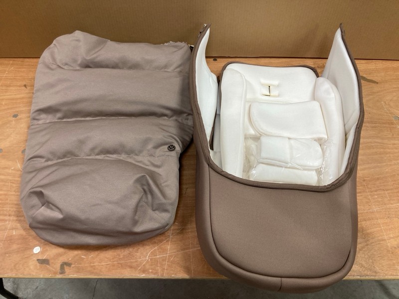 Lot 51  
            Nottingham SR8 - Delivery Or Collection 

                
SILVER CROSS NEWBORN POD PUSHCHAIR