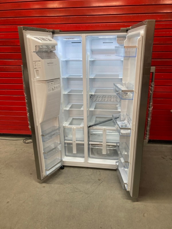 Lot 8  
            Nottingham SR8 - Delivery Or Collection 

                
BOSCH SERIES 6 AMERICAN FRIDGE FREEZER. MODEL: KAD93AIERG. ORIGINAL RRP: £1499