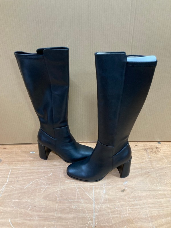 Lot 94  
            Nottingham SR8 - Delivery Or Collection 

                
WOMENS BOOTS UK SIZE 4