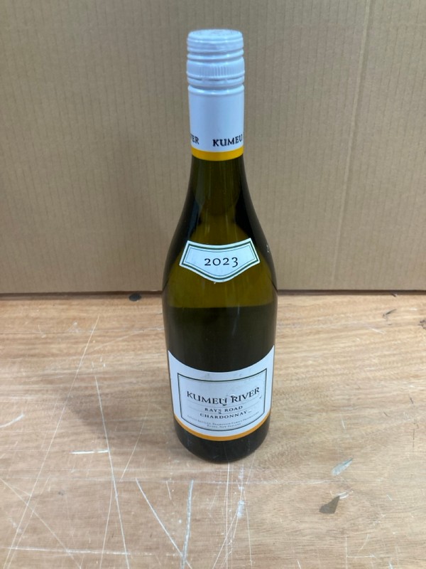 Lot 96  
            Nottingham SR8 - Collection Only 

                
BOX OF KUMEU RIVER CHARDONNAY- 18+ ID REQUIRED  - COLLECTION ONLY